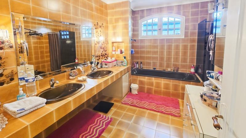 Maison - 185 m² - 7 pièces