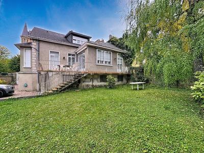 Maison - 253 m² - 10 pièces