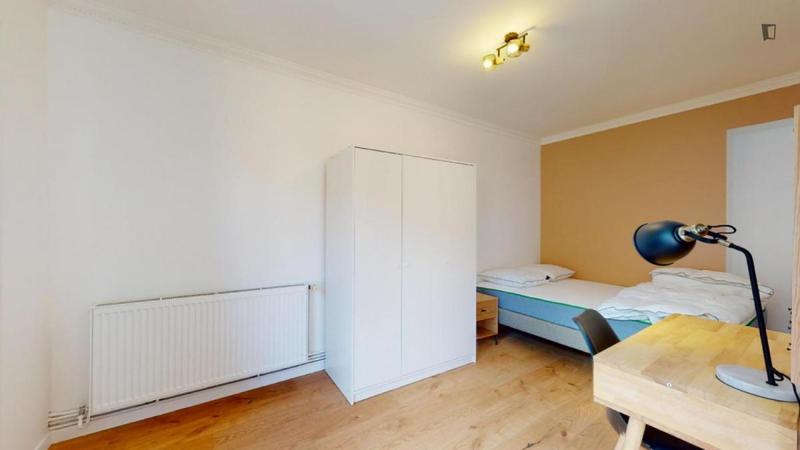 Chambre - 12 m² - 6 pièces