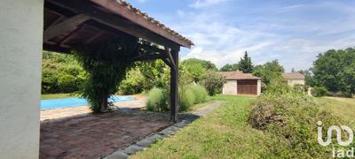 Maison - 280 m² - 10 pièces