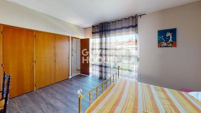 Maison - 222 m² - 8 pièces