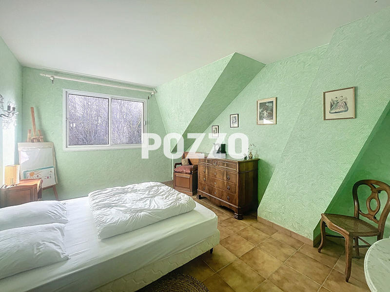 Maison - 268 m² - 9 pièces