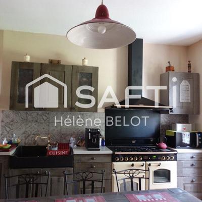 Maison - 230 m² - 7 pièces