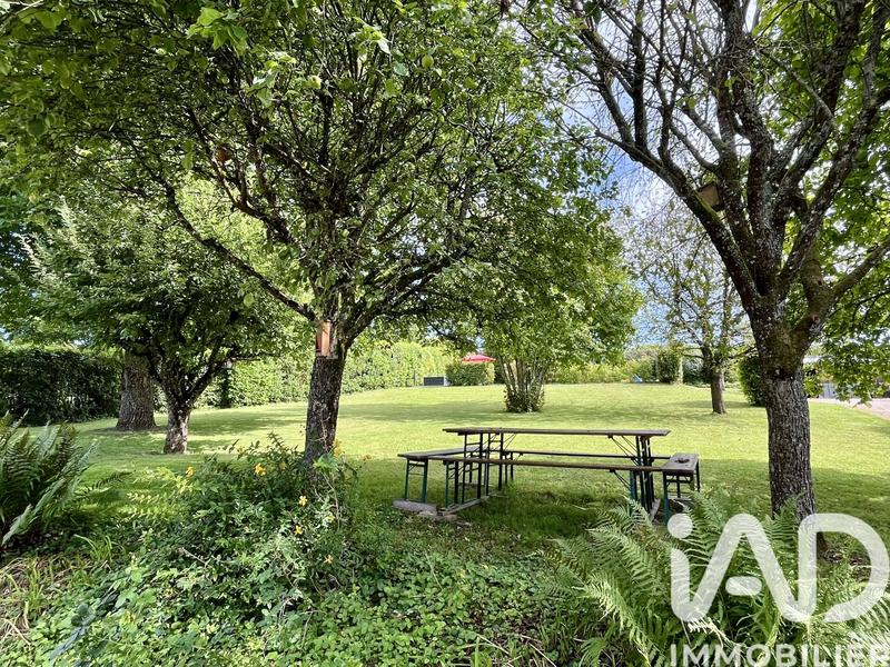 Maison - 221 m² - 7 pièces