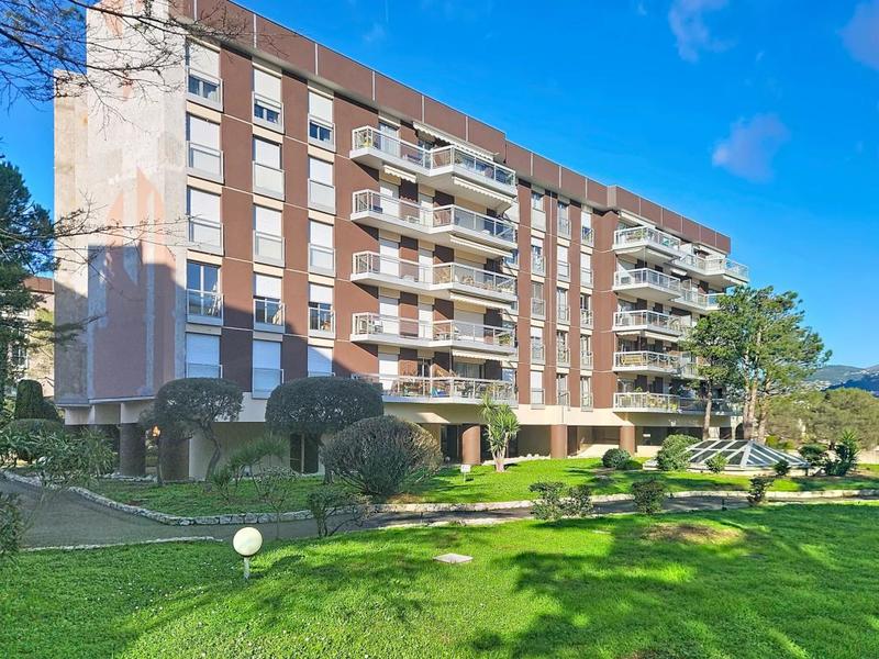 Appartement - 110 m² - 5 pièces