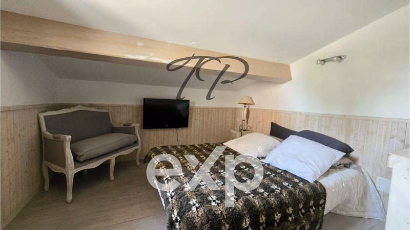 Maison - 230 m² - 7 pièces