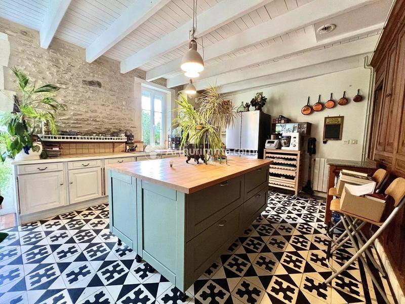 Maison - 220 m² - 8 pièces