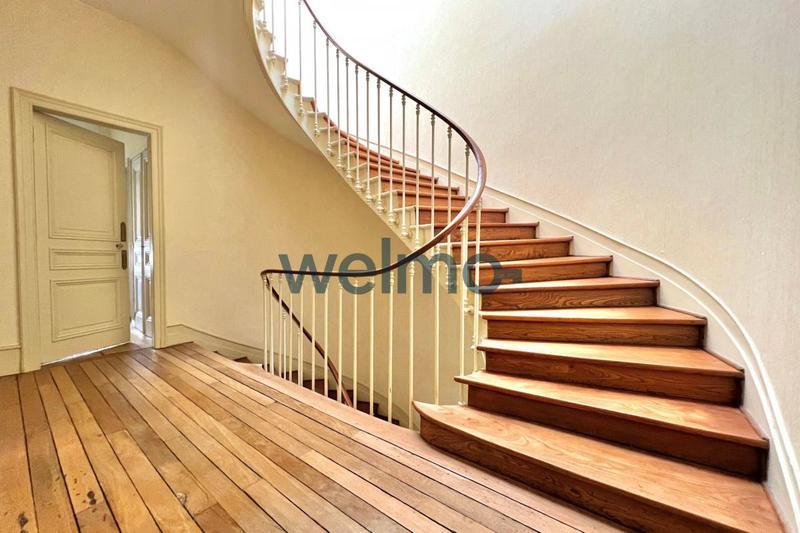 Maison de ville - 263 m² - 9 pièces