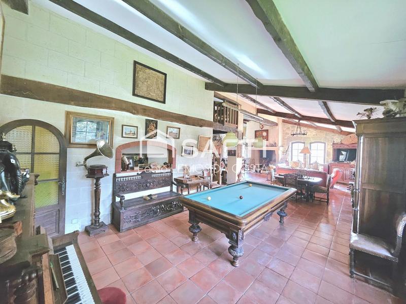 Maison - 278 m² - 8 pièces