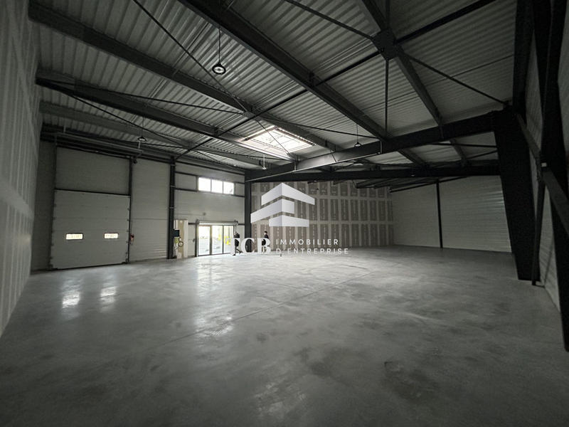 Local d'activités - 357 m²