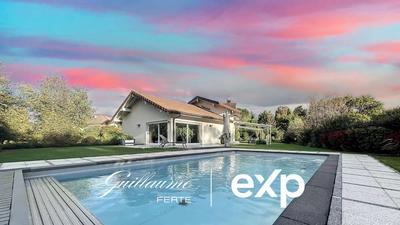 Villa - 297 m² - 6 pièces