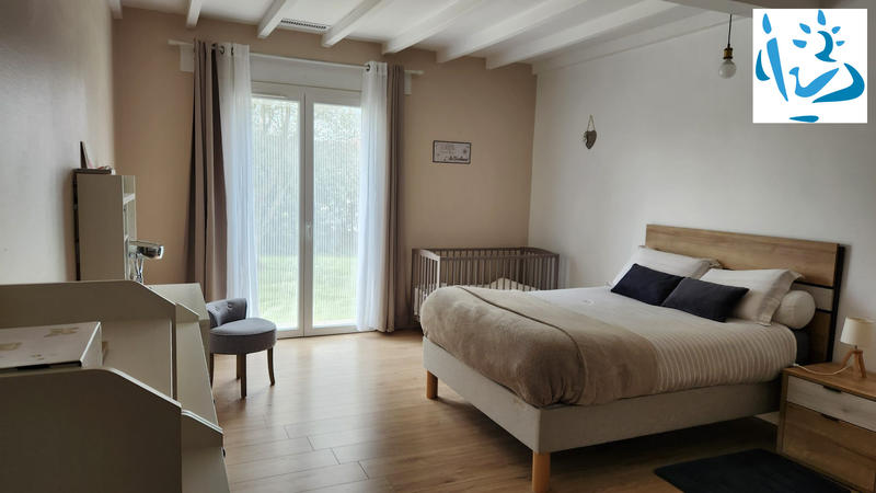 Maison - 280 m² - 8 pièces