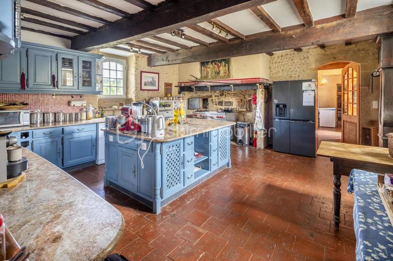 Maison - 400 m² - 12 pièces