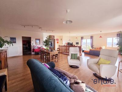 Maison - 228 m² - 6 pièces