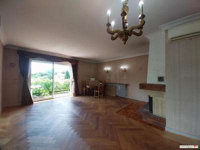 Villa - 176 m² - 8 pièces