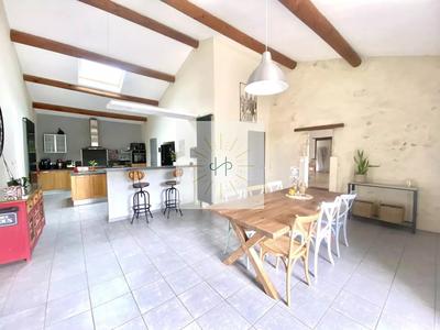 Mas - 266 m² - 10 pièces