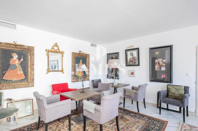 Maison - 560 m² - 14 pièces