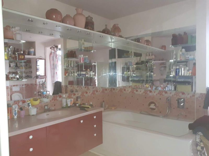 Propriété - 1 000 m² - 14 pièces