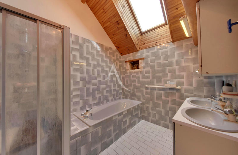 Maison - 188 m² - 8 pièces