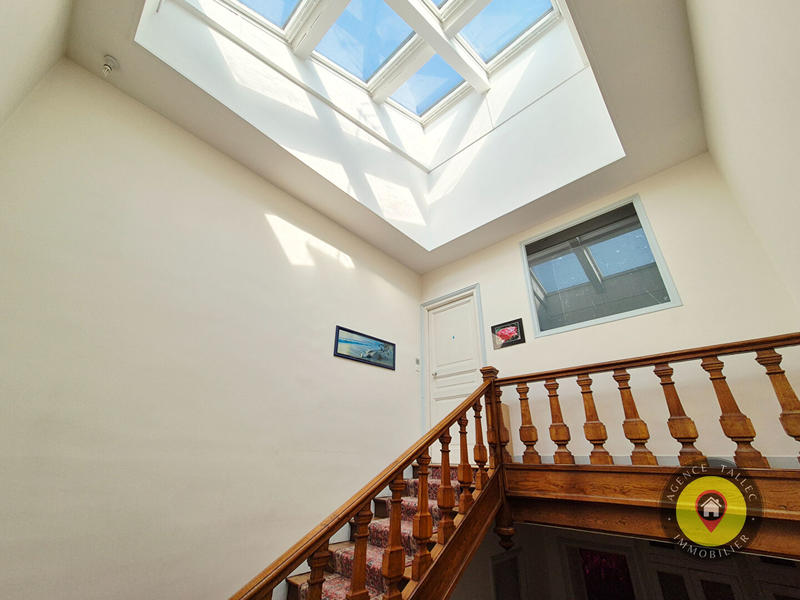 Maison - 484 m² - 11 pièces