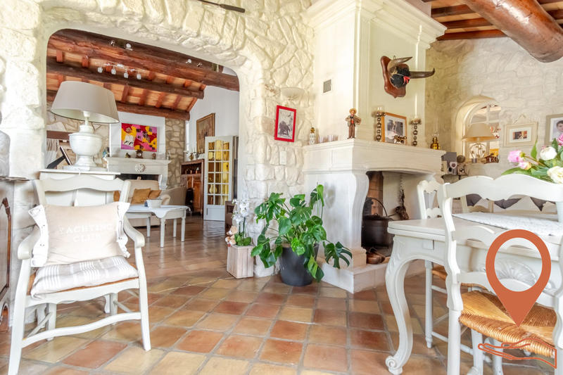 Villa - 182 m² - 9 pièces