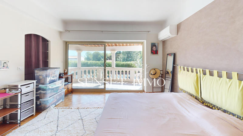 Maison - 273 m² - 7 pièces