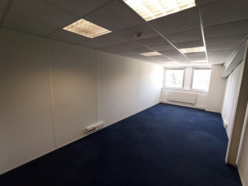 Bureau - 1 700 m²