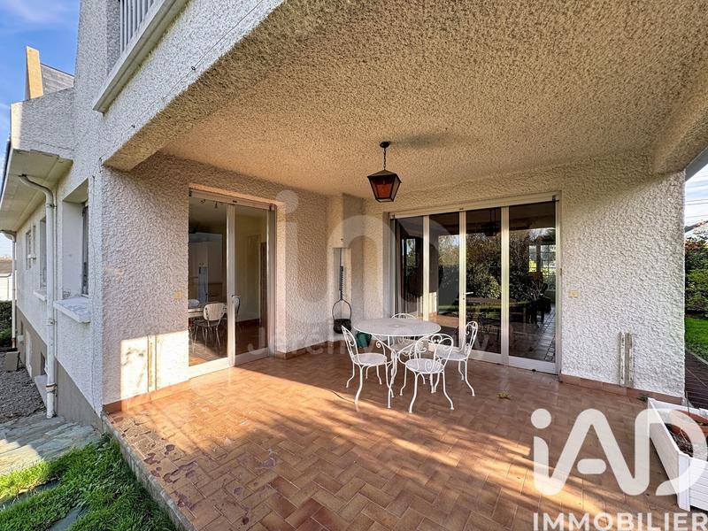 Maison - 239 m² - 9 pièces