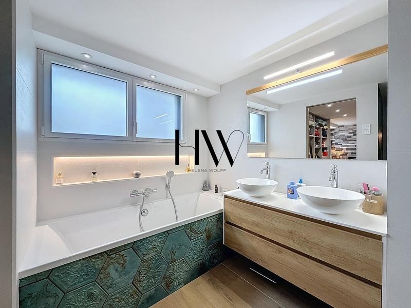 Maison - 437 m² - 14 pièces