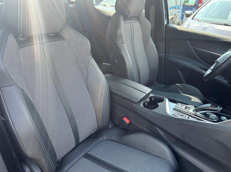 Peugeot 3008 Hybrid 225 Ch Allure E-Eat8