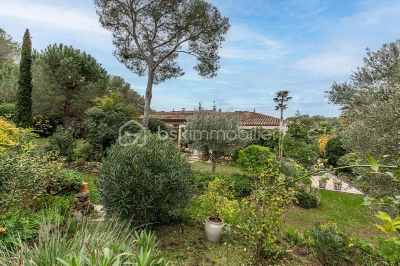 Maison - 250 m² - 10 pièces