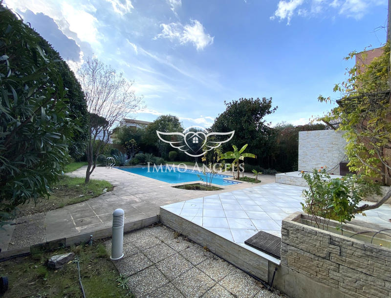 Maison - 209 m² - 6 pièces