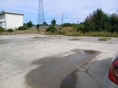 Terrain industriel - 1 200 m²