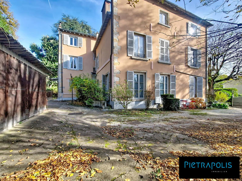 Appartement - 169 m² - 7 pièces