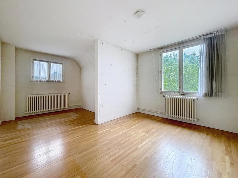 Maison - 232 m² - 9 pièces