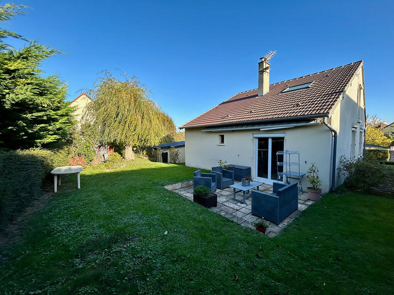 Maison - 90 m² - 5 pièces