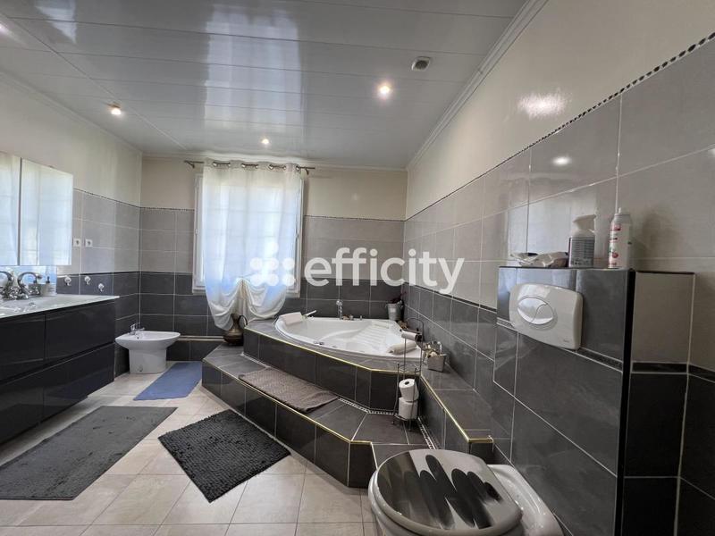 Maison - 197 m² - 7 pièces