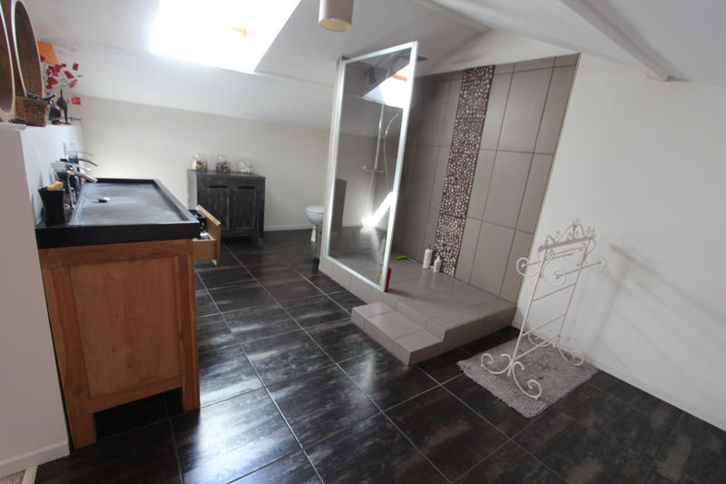 Maison - 225 m² - 7 pièces