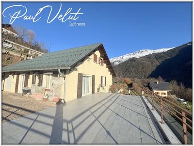 Maison - 235 m² - 9 pièces