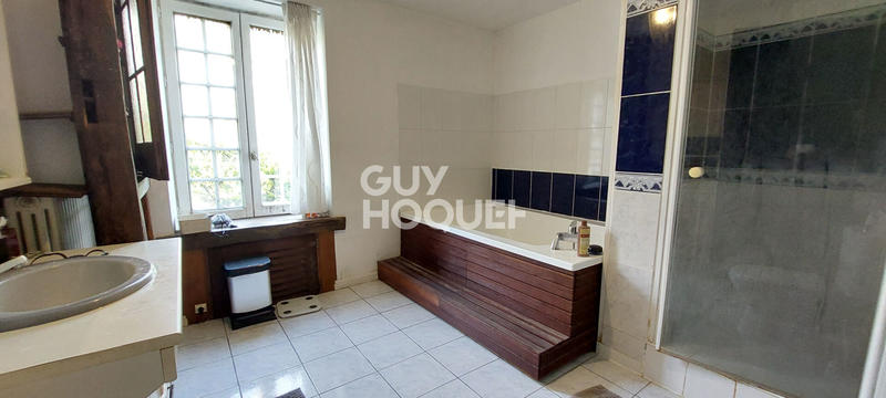 Maison - 218 m² - 9 pièces