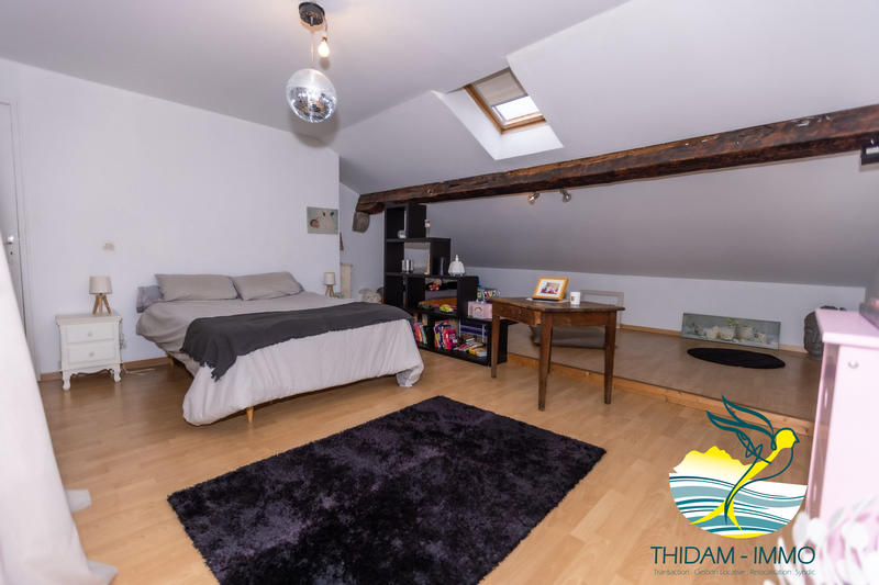 Maison traditionnelle - 232 m² - 10 pièces