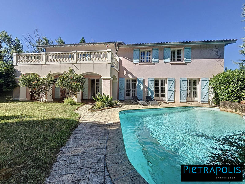 Maison - 278 m² - 9 pièces