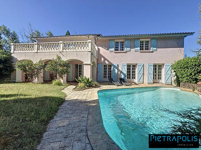 Maison - 278 m² - 9 pièces