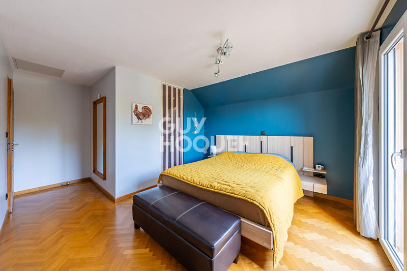 Maison - 238 m² - 8 pièces