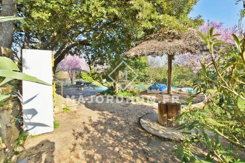 Maison - 211 m² - 6 pièces