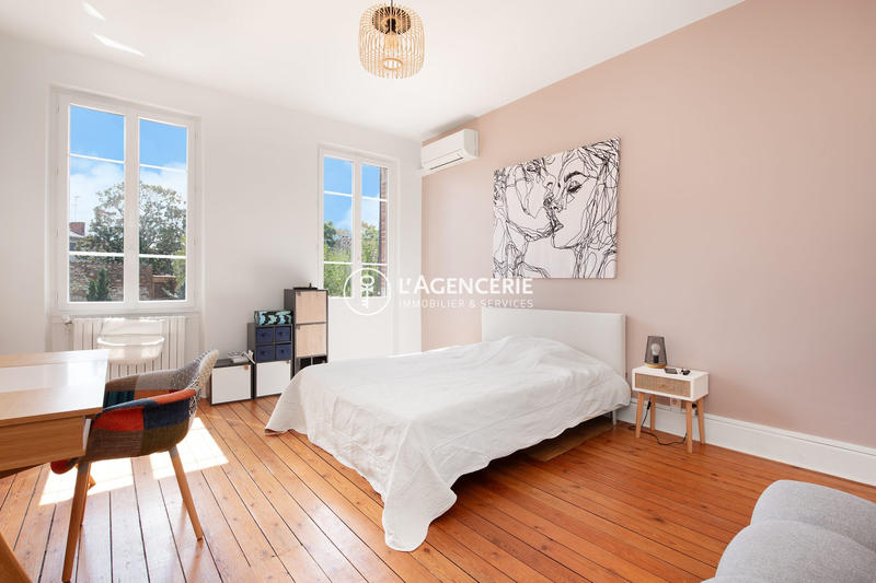 Maison - 235 m² - 9 pièces