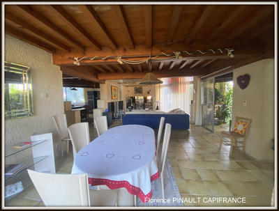 Maison - 225 m² - 8 pièces