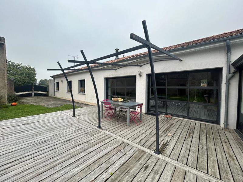 Maison - 185 m² - 8 pièces