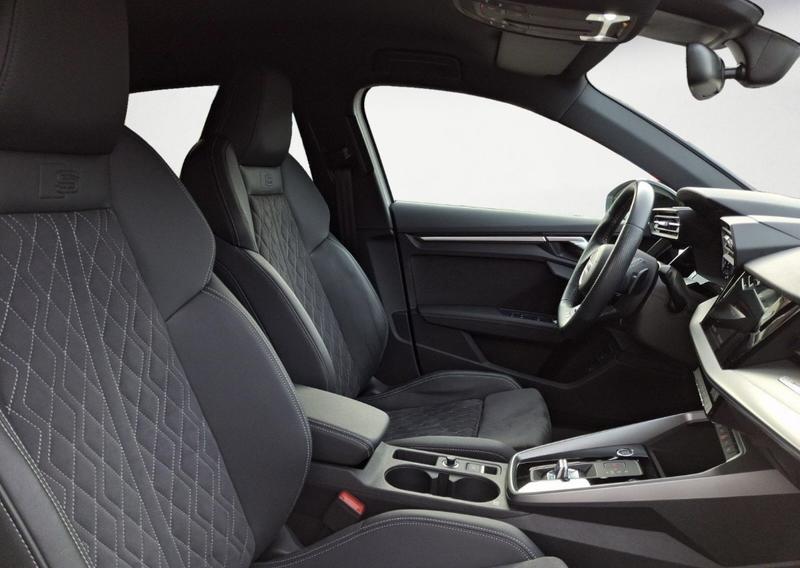 Audi A3 sportback 45 TFSIe s-Line 245 Hybride Rechargeable / Camera de Recul Apple Carplay Android Auto Regulateur Distance Keyless Jantes 18 Coffre Elec