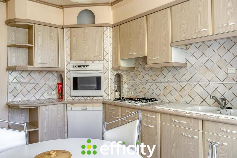 Maison - 180 m² - 7 pièces